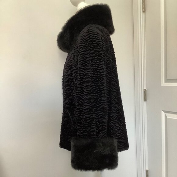 Stunning Larry Levine faux fur Fully lined coat, Size L - Picture 11 of 14